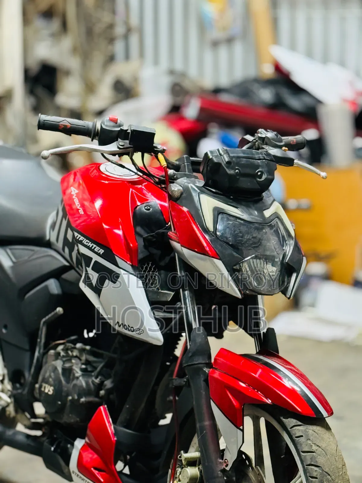 নতুন টিভিএস অ্যাপাচি ১৬০ ৪ভি ২০২২ লাল