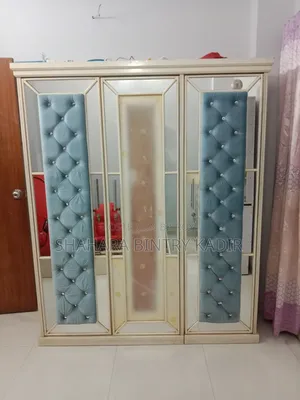 ৩ পার্ট মালয়েশিয়ান উড আলমারি আর্জেন্ট সেল