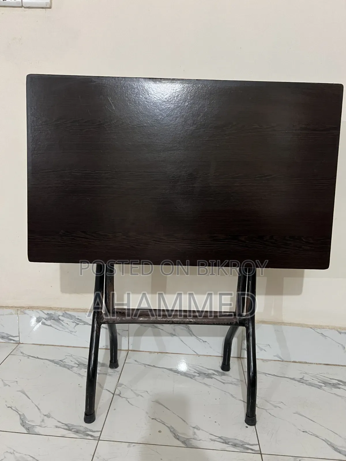 ফোল্ডিং টেবিল