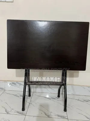 ফোল্ডিং টেবিল