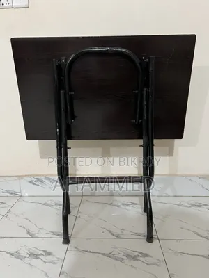 ফোল্ডিং টেবিল
