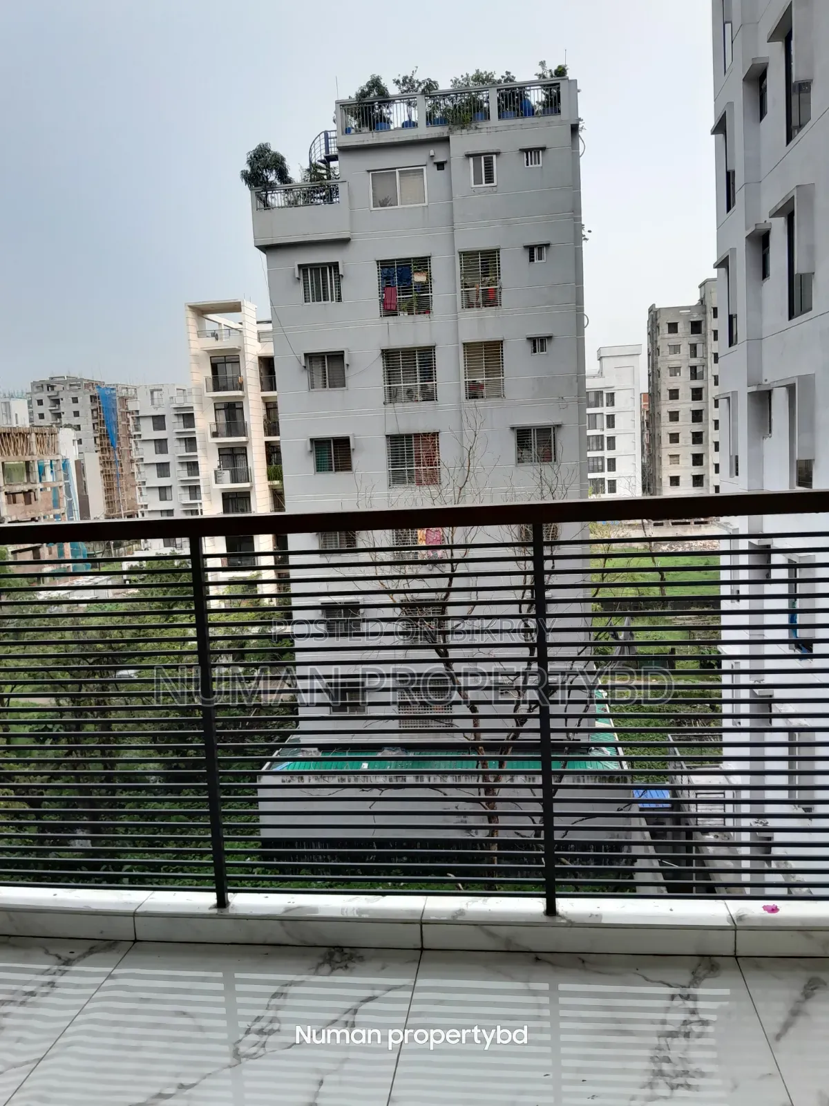 3-bedroom Apartment in Numan Property Bd, Basundhara for Sale