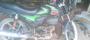 Runner Bullet 100 2022 Black