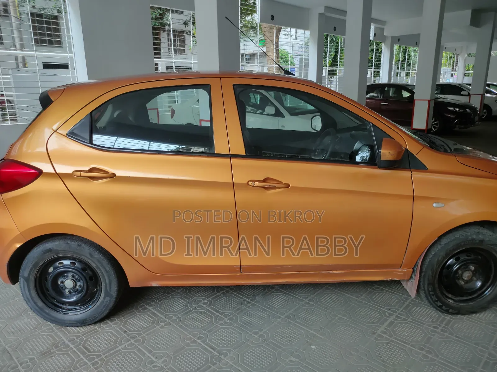 Tata Tiago 2018 Orange