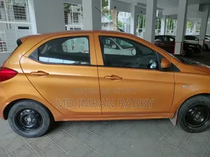 Tata Tiago 2018 Orange