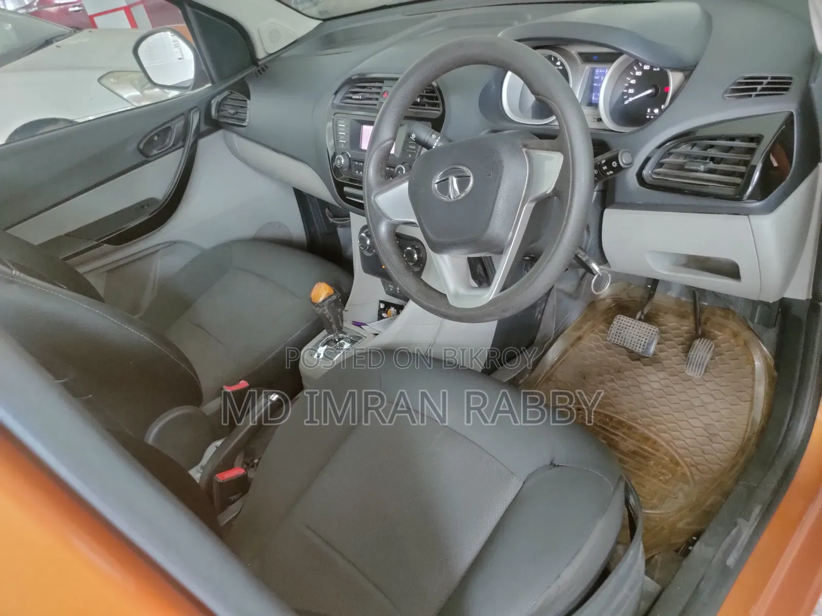 Tata Tiago 2018 Orange