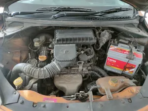 Tata Tiago 2018 Orange