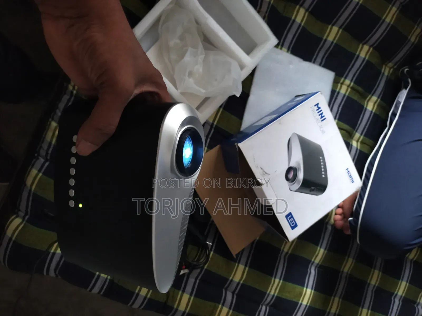 নতুনের মত একটি প্রজেক্টর বিক্রি হবে