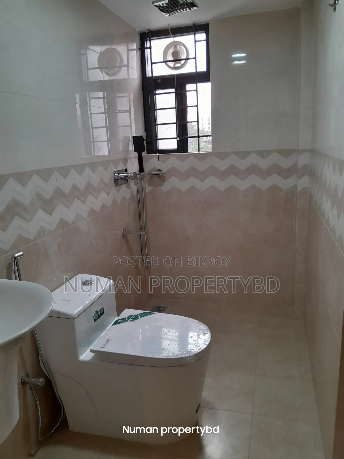 4-Bedroom Apartment in Numan Property Bd, Basundhara for Rent