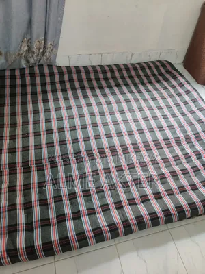 দুটি তোষক ও একটি আরএফএল র‍েক বিক্রয় করা হবে