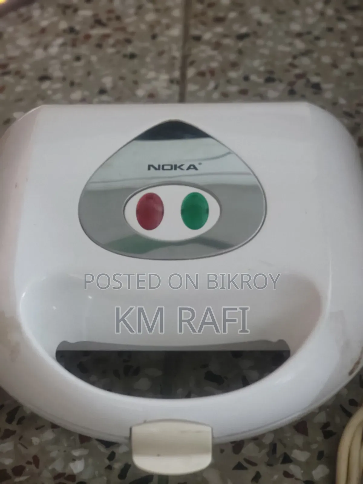 Sandwich maker used at home, in good condition