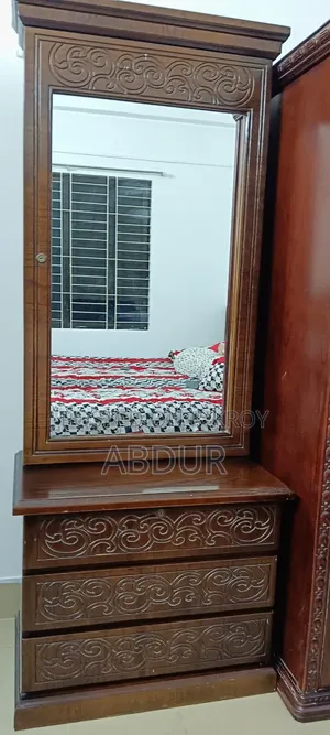 বিলাসবহুল কাঠের ড্রেসিং টেবিল {ফ্রি সারপ্রাইজ গিফট অন্তর্ভুক্ত}