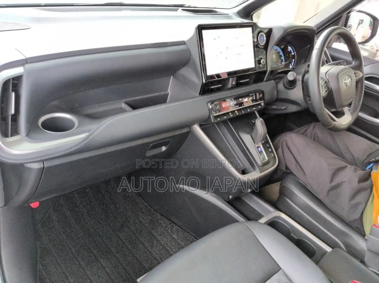 Toyota Noah 2023 Pearl