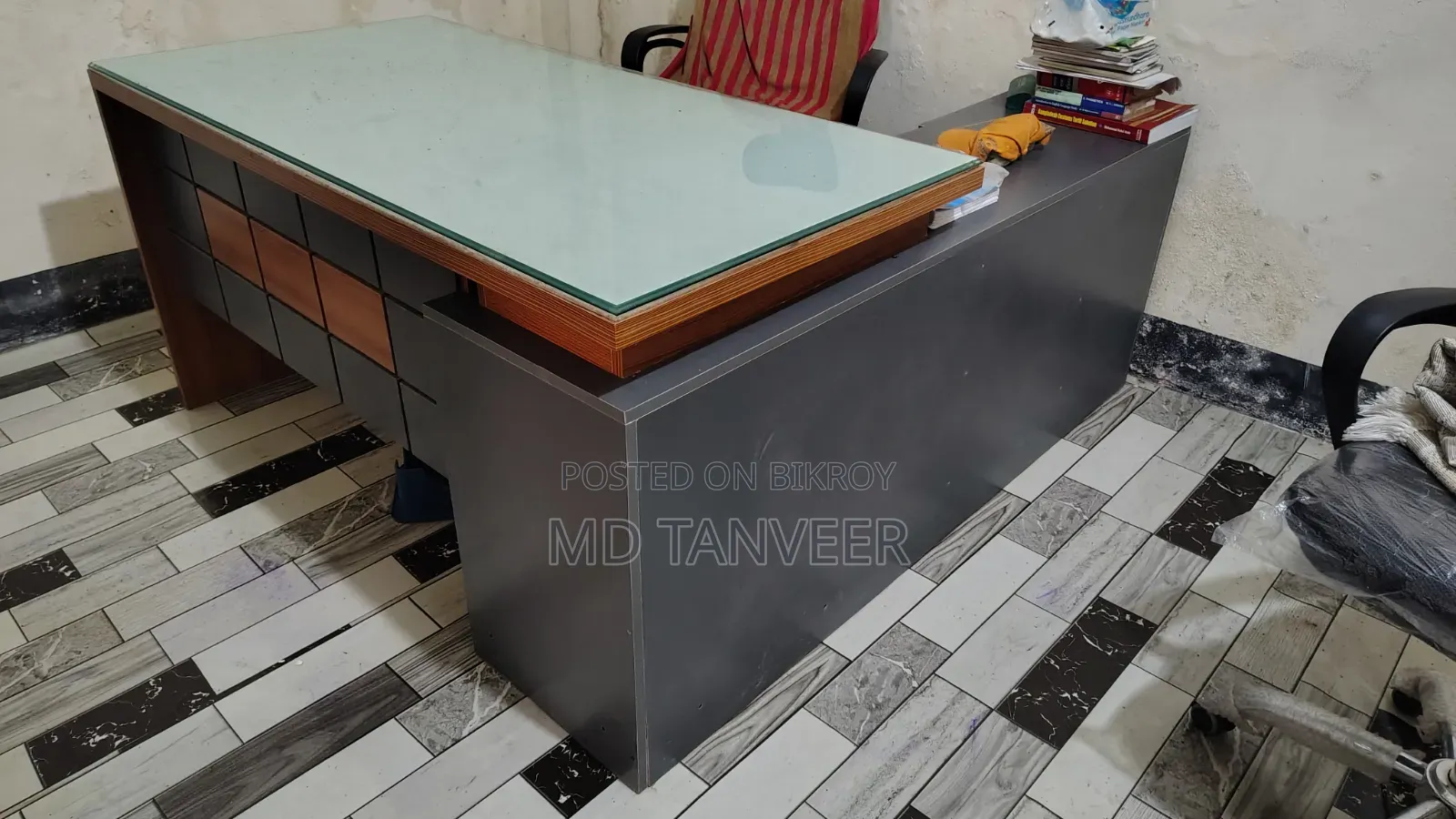 অফিস টেবিল ৪টি চেয়ার ব্যবহার করা হয়নি নতুন
