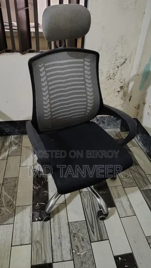 অফিস টেবিল ৪টি চেয়ার ব্যবহার করা হয়নি নতুন