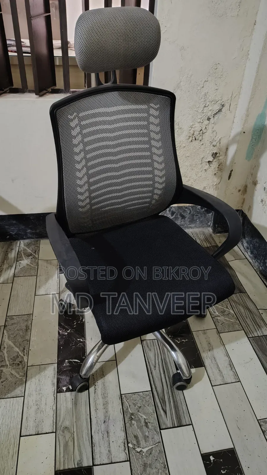 অফিস টেবিল ৪টি চেয়ার ব্যবহার করা হয়নি নতুন