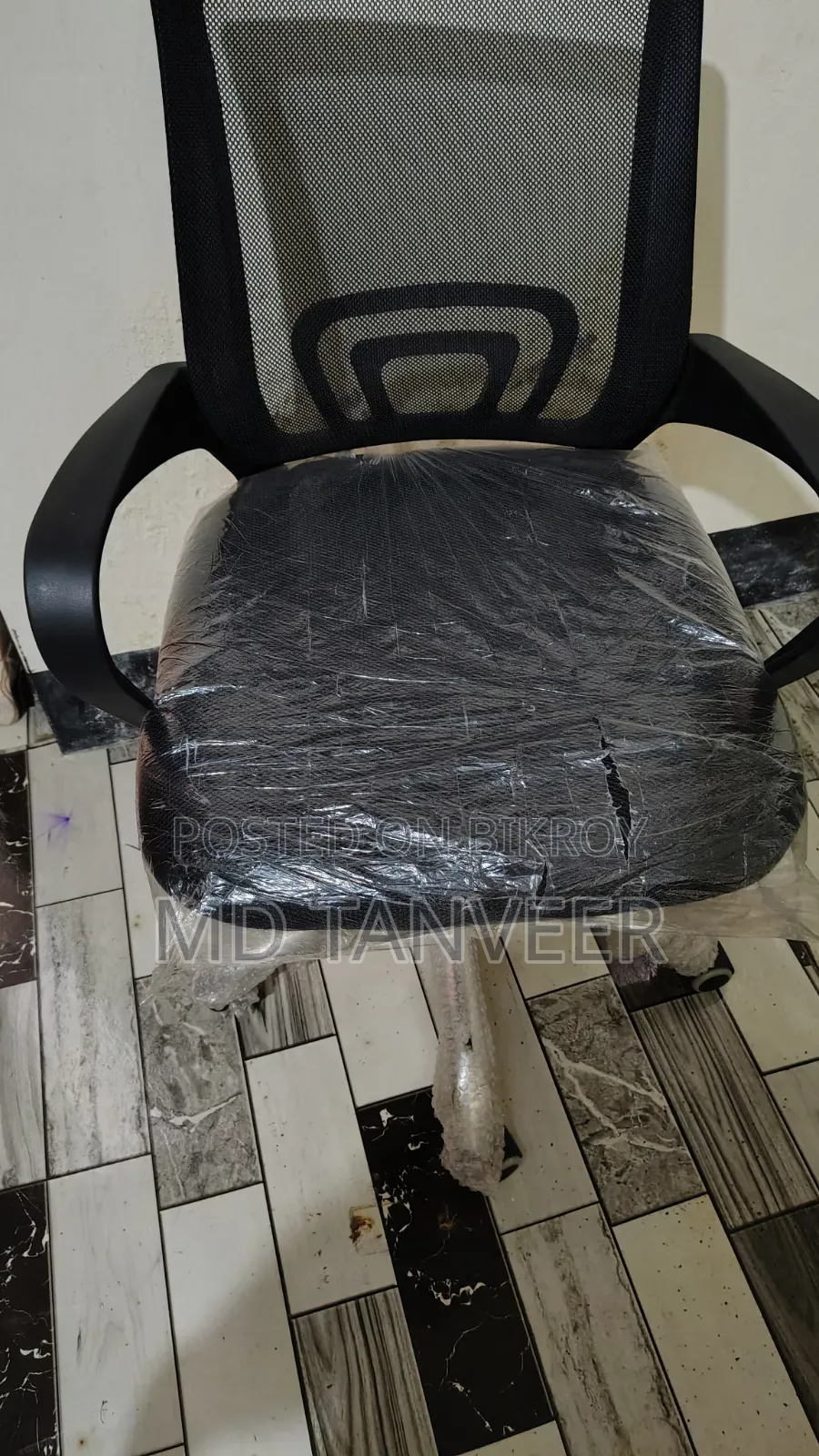 অফিস টেবিল ৪টি চেয়ার ব্যবহার করা হয়নি নতুন