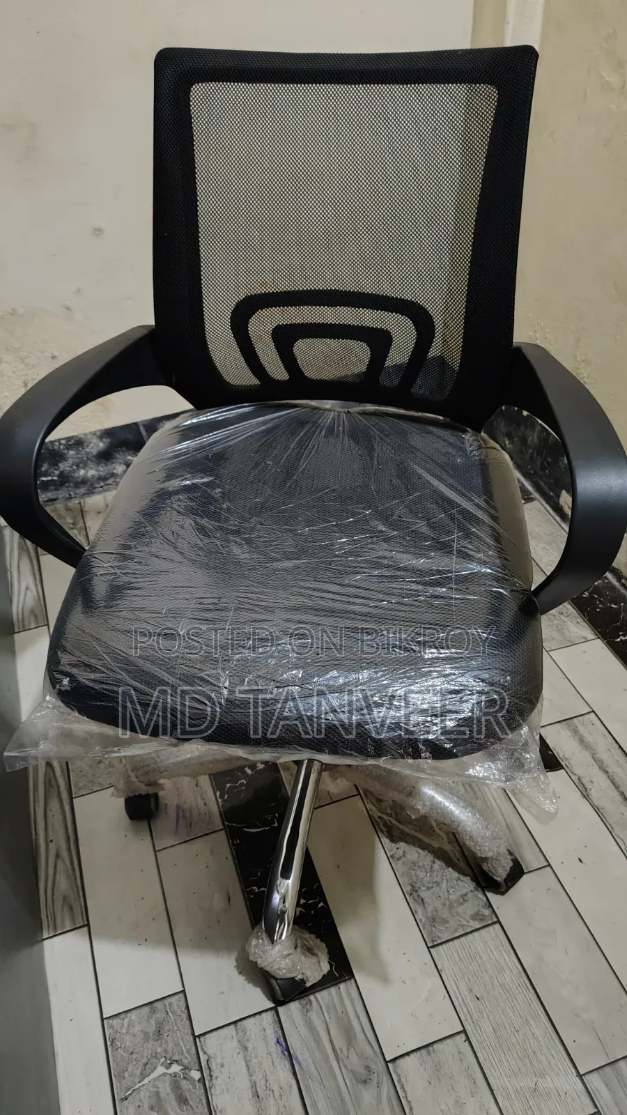 অফিস টেবিল ৪টি চেয়ার ব্যবহার করা হয়নি নতুন