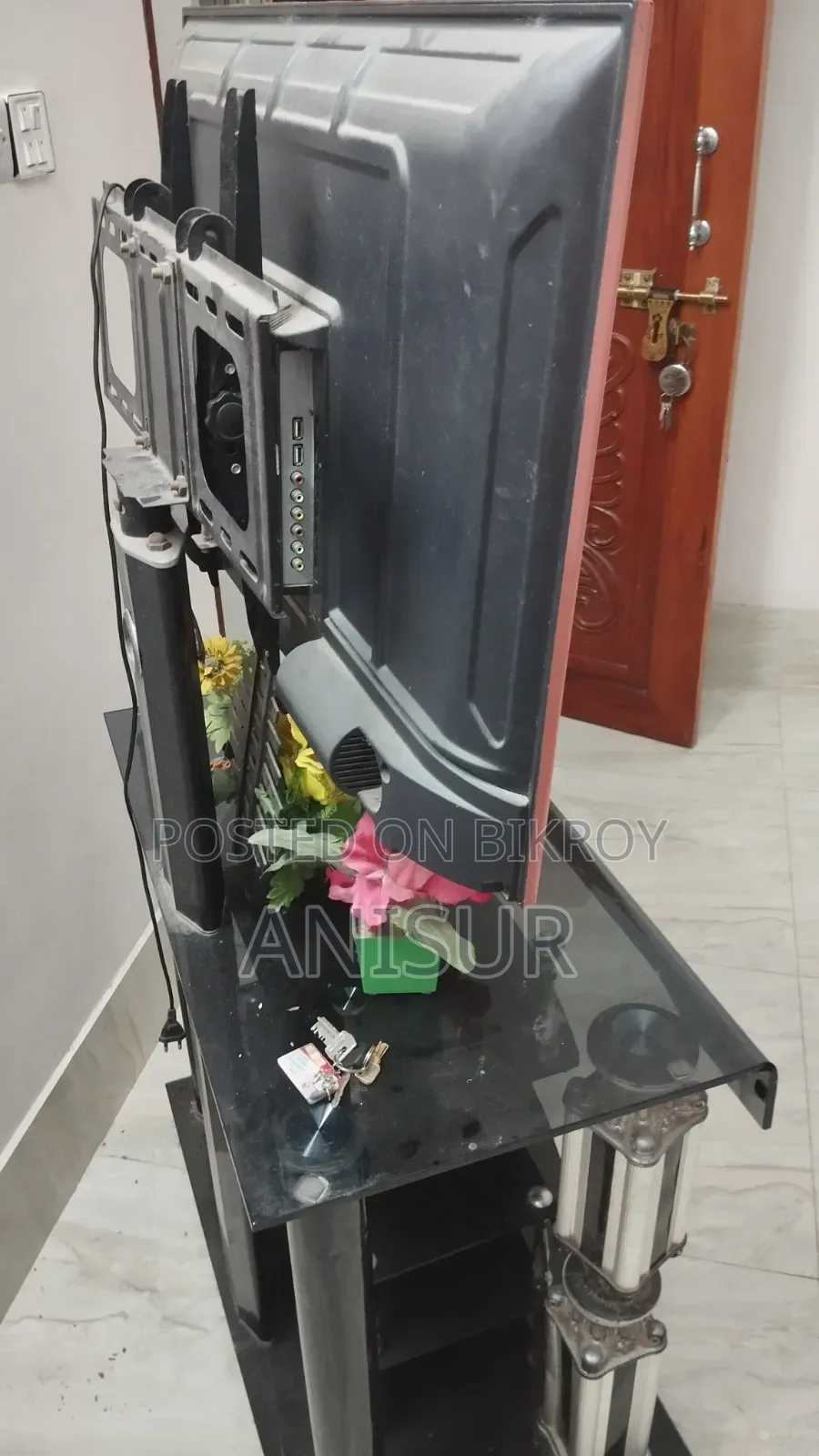 টিভি সহ টলি বিক্রি