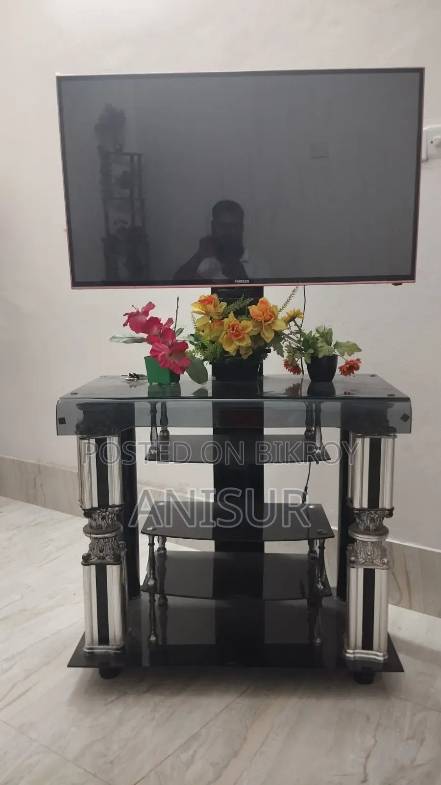 টিভি সহ টলি বিক্রি