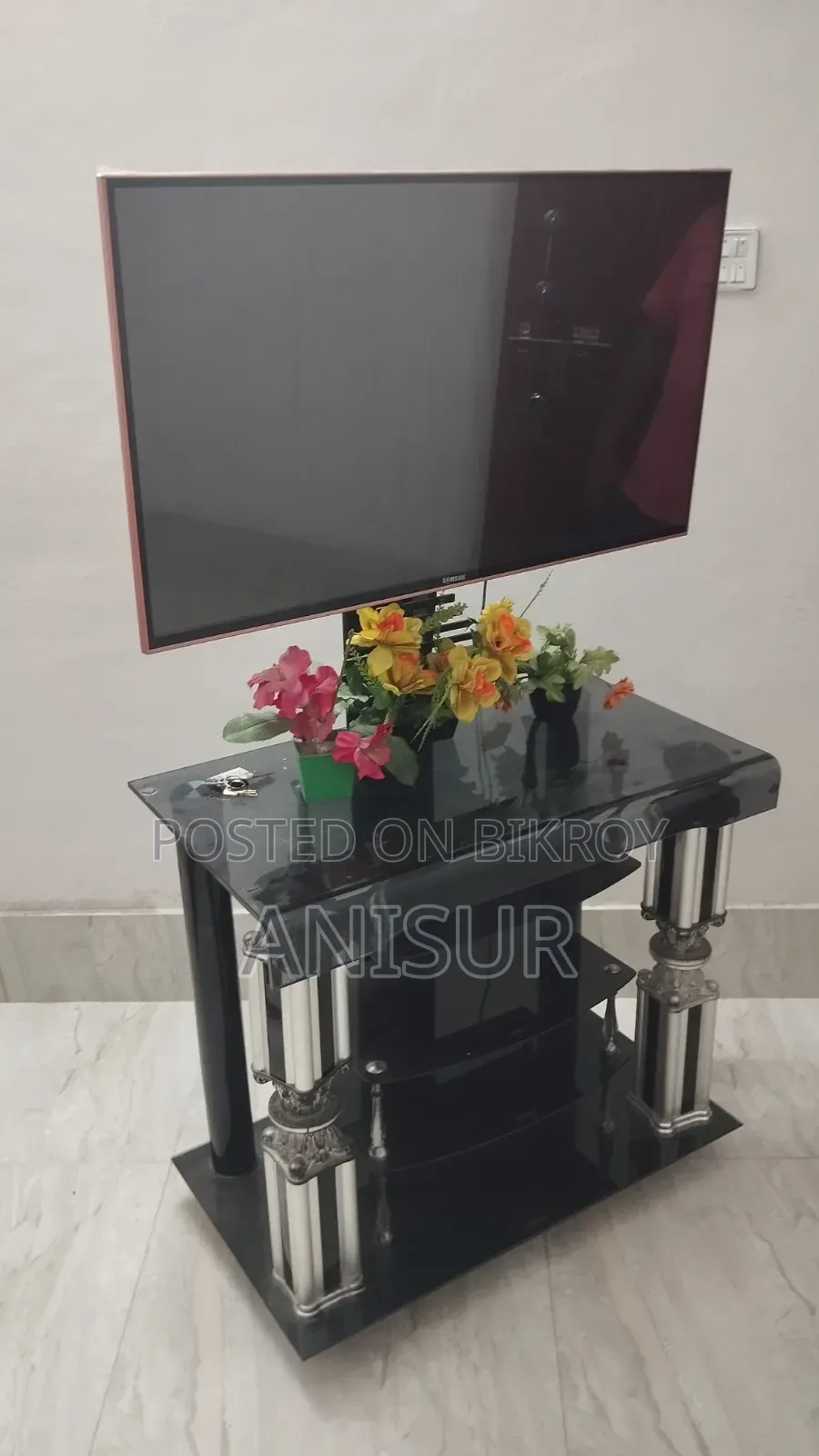 টিভি সহ টলি বিক্রি