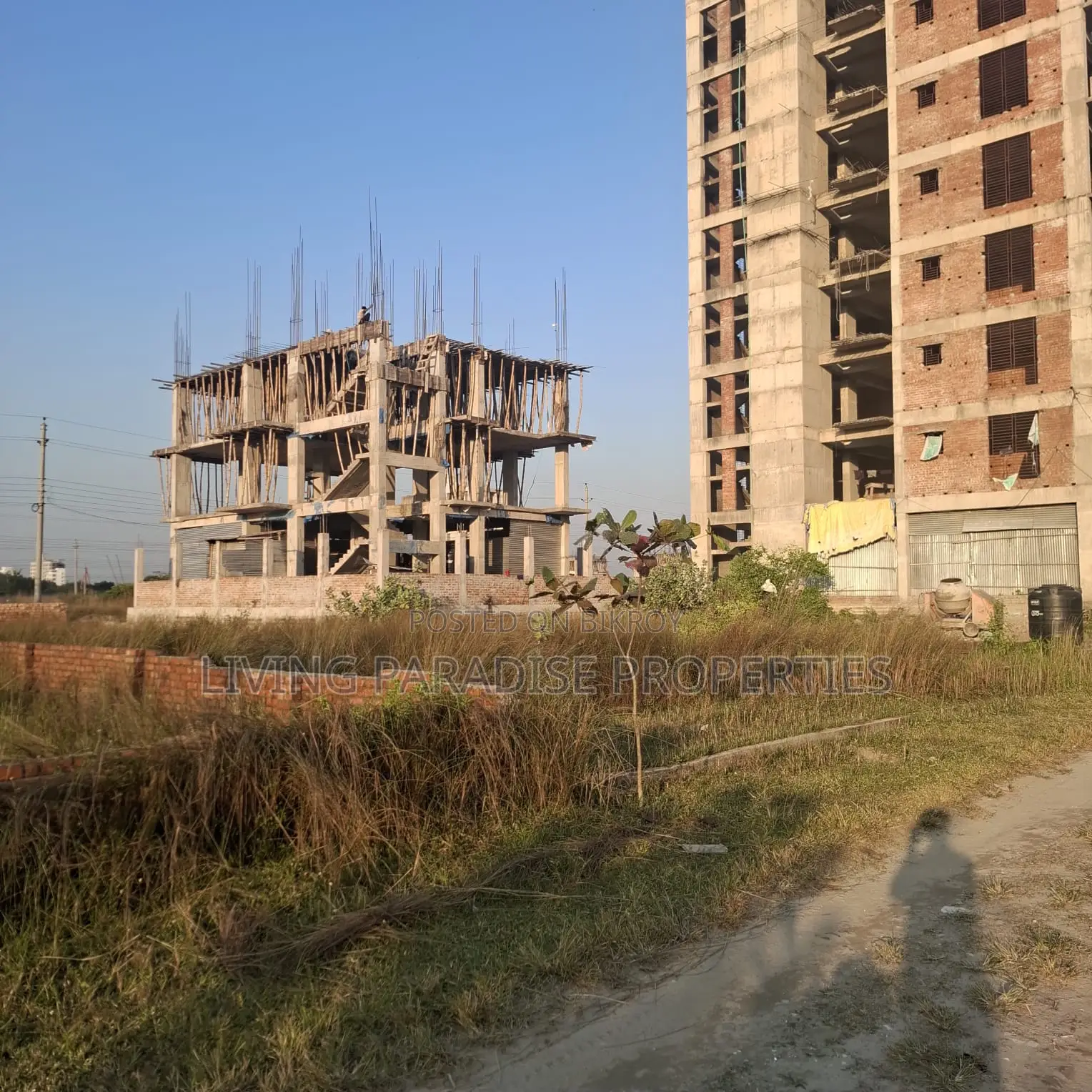 লেক ভিউ প্লটে দক্ষিণমুখী এম-ব্লক