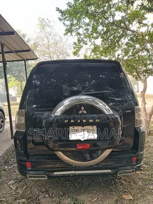 মিতসুবিশি পাজেরো ২০০৮ গ্রে