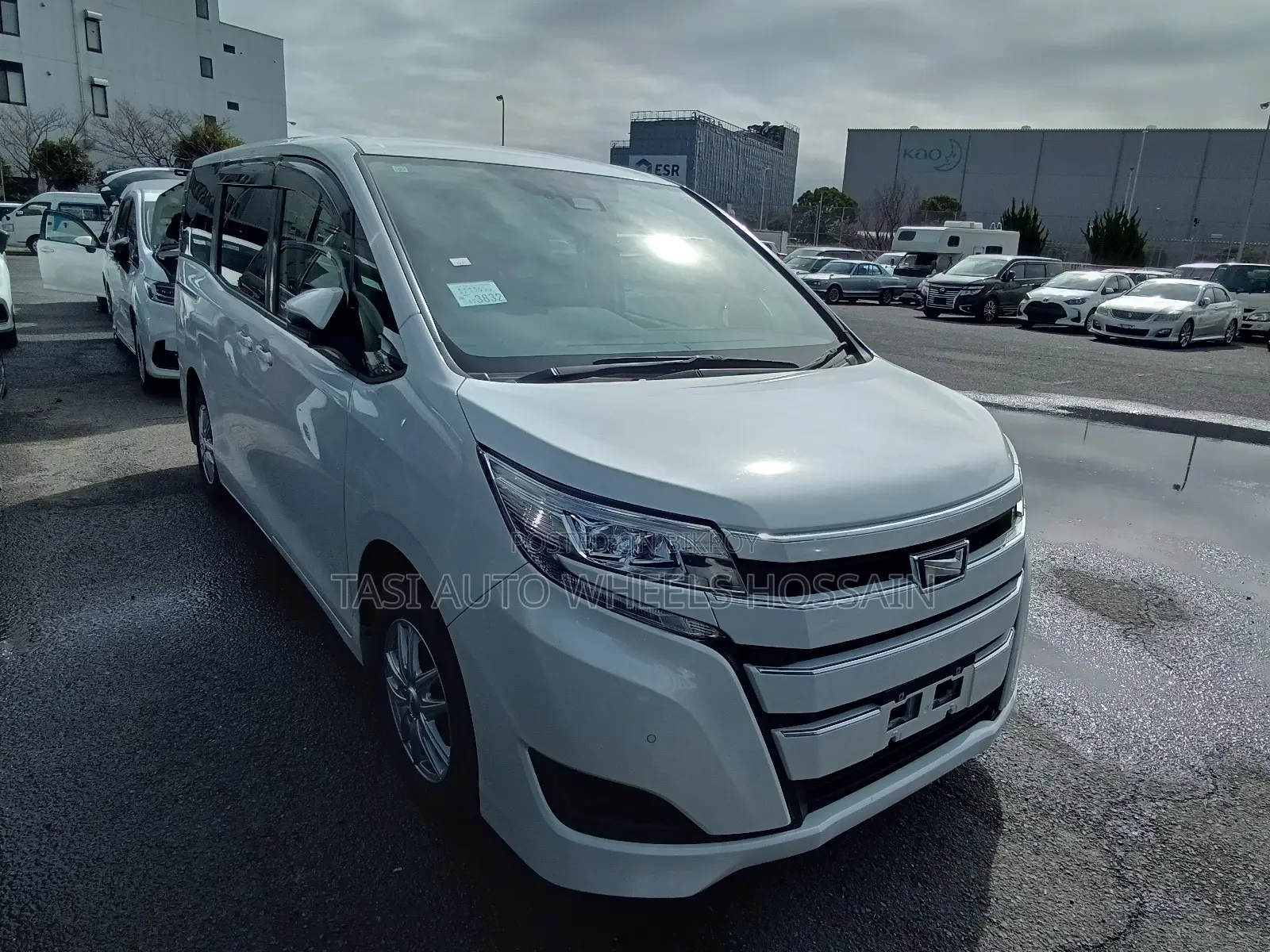 Toyota Noah 2.0 All-Wheel Drive (7 Seater) 2021 Pearl