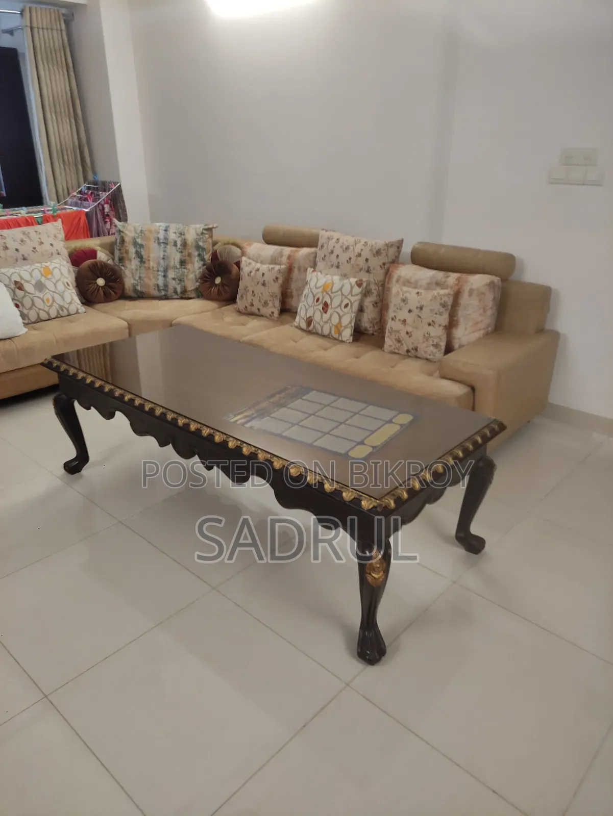 অ্যান্টিক সেন্টার টেবিল