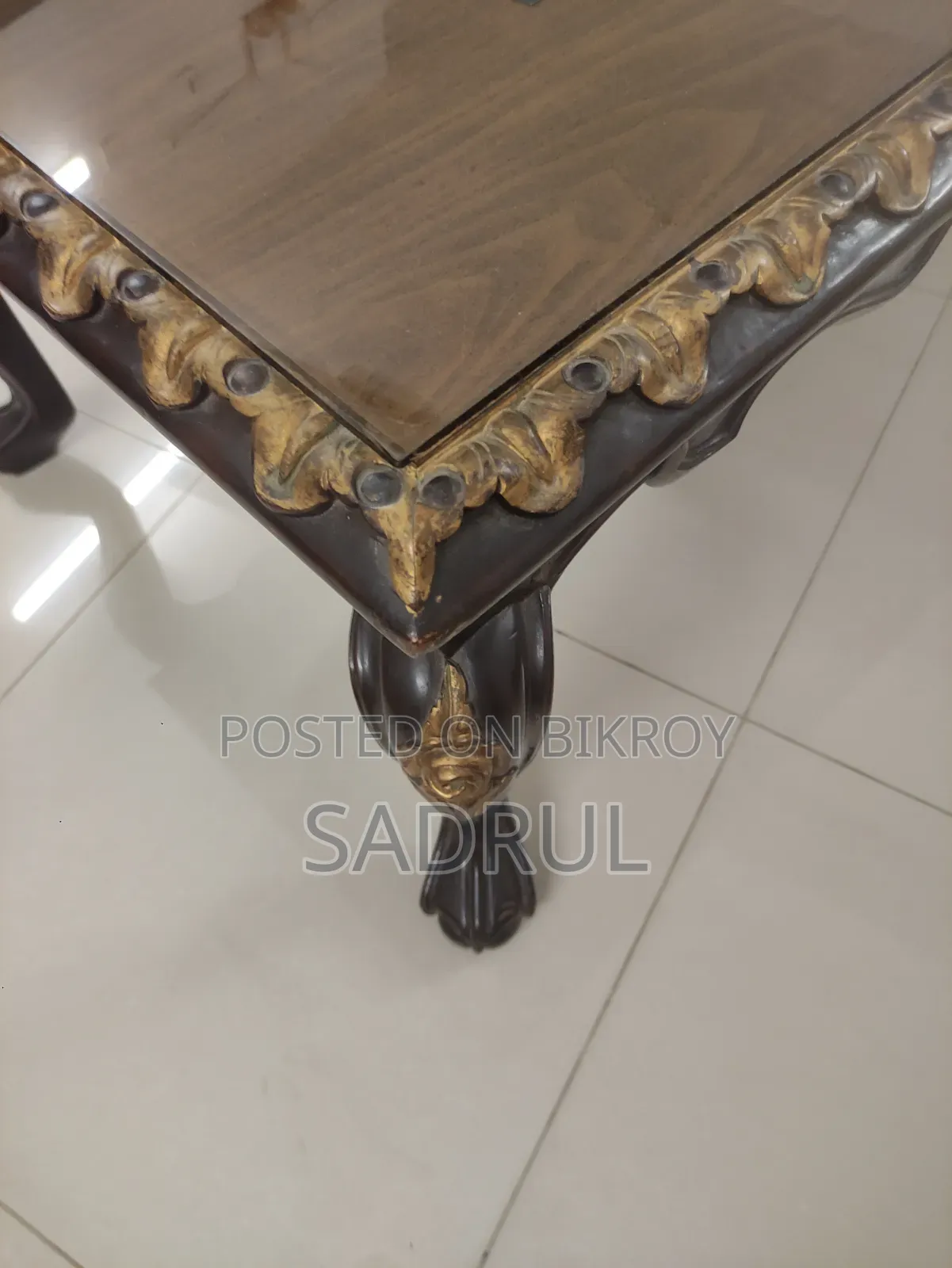 অ্যান্টিক সেন্টার টেবিল