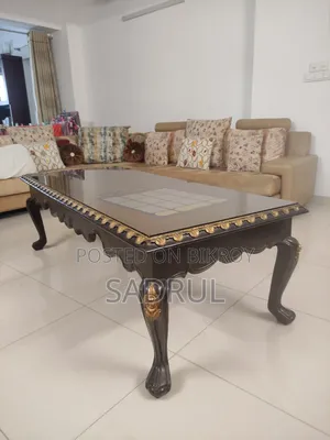 অ্যান্টিক সেন্টার টেবিল