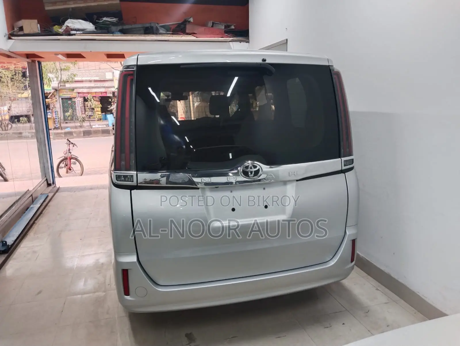 টয়োটা নোয়াহ ২০২১ সিলভার