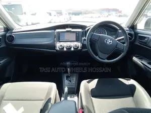 টয়োটা এক্সিও ২০২১ সাদা