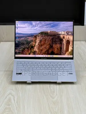 Laptop Asus ZenBook UX330UA 32GB Intel Core Ultra 9 SSD 1TB