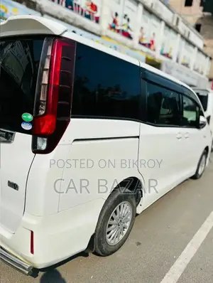 টয়োটা নোয়া ২০১৪ সাদা