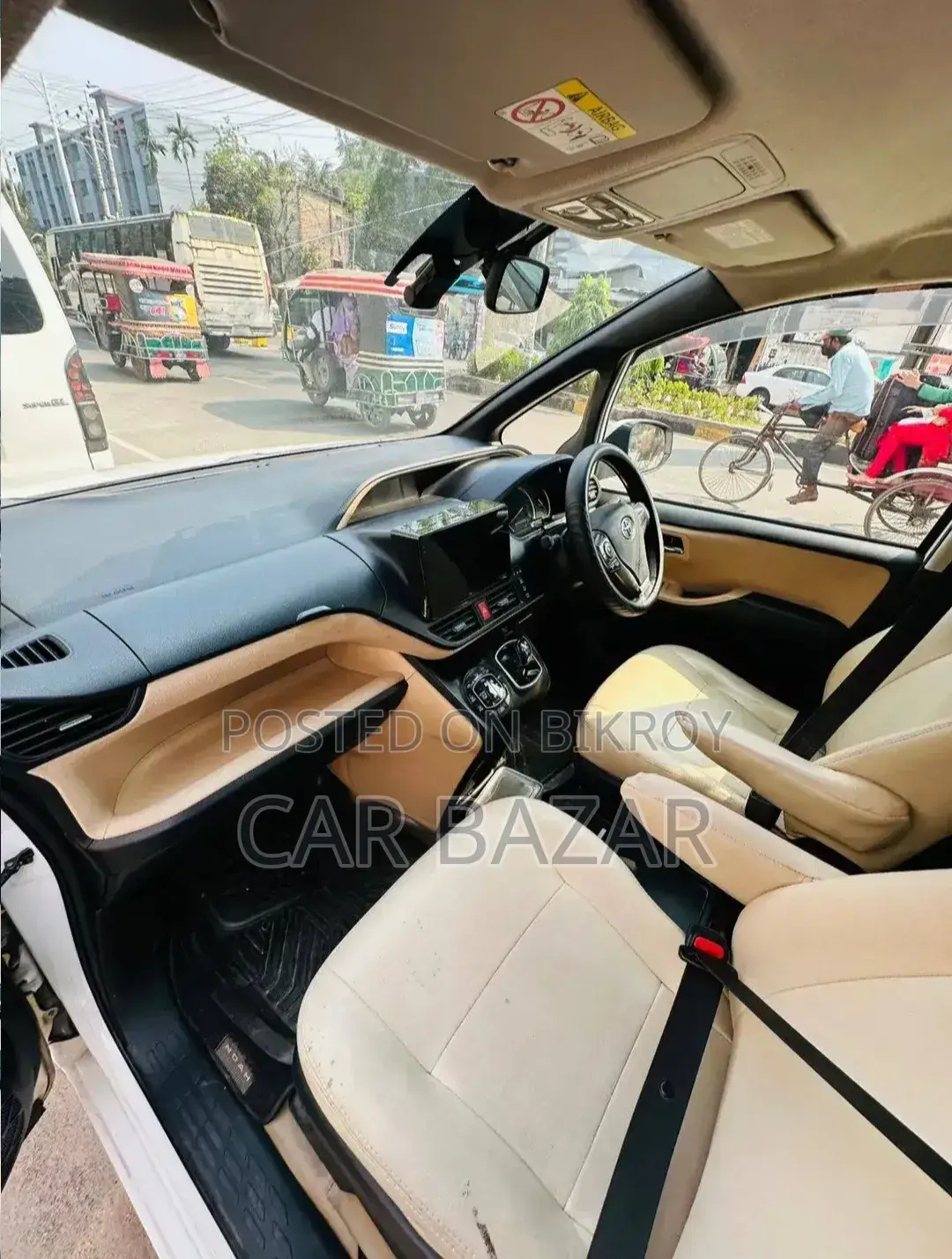টয়োটা নোয়া ২০১৪ সাদা
