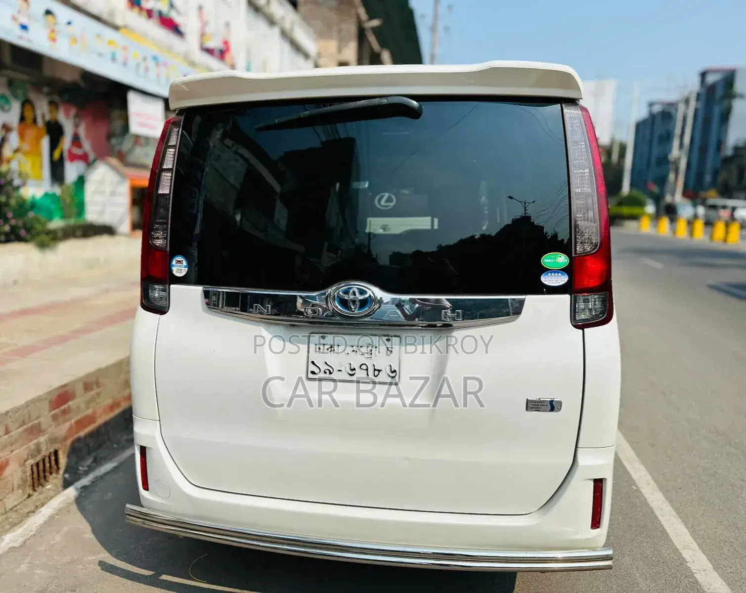 টয়োটা নোয়া ২০১৪ সাদা