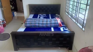 ম্যাট্রেস সহ মালয়েশিয়ান কাঠের ৫'ফুট/৭'ফুট সেমি ডাবল খাট বিক্রি