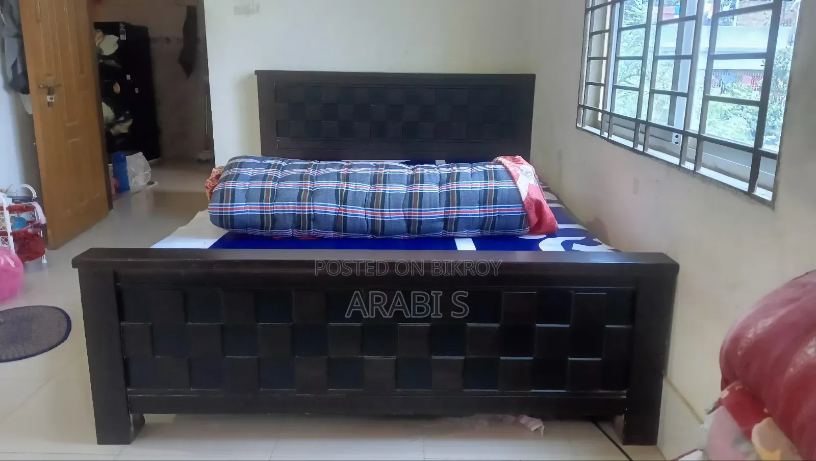 ম্যাট্রেস সহ মালয়েশিয়ান কাঠের ৫'ফুট/৭'ফুট সেমি ডাবল খাট বিক্রি