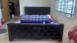 ম্যাট্রেস সহ মালয়েশিয়ান কাঠের ৫'ফুট/৭'ফুট সেমি ডাবল খাট বিক্রি