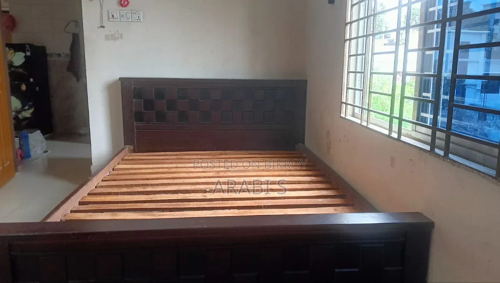 ম্যাট্রেস সহ মালয়েশিয়ান কাঠের ৫'ফুট/৭'ফুট সেমি ডাবল খাট বিক্রি