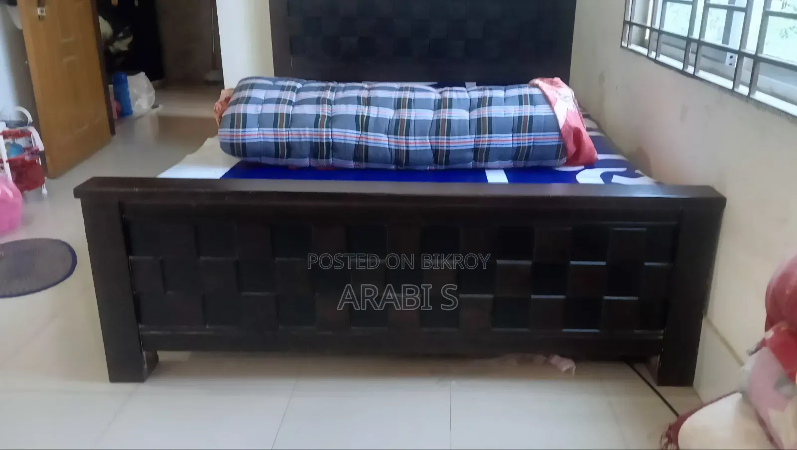 ম্যাট্রেস সহ মালয়েশিয়ান কাঠের ৫'ফুট/৭'ফুট সেমি ডাবল খাট বিক্রি
