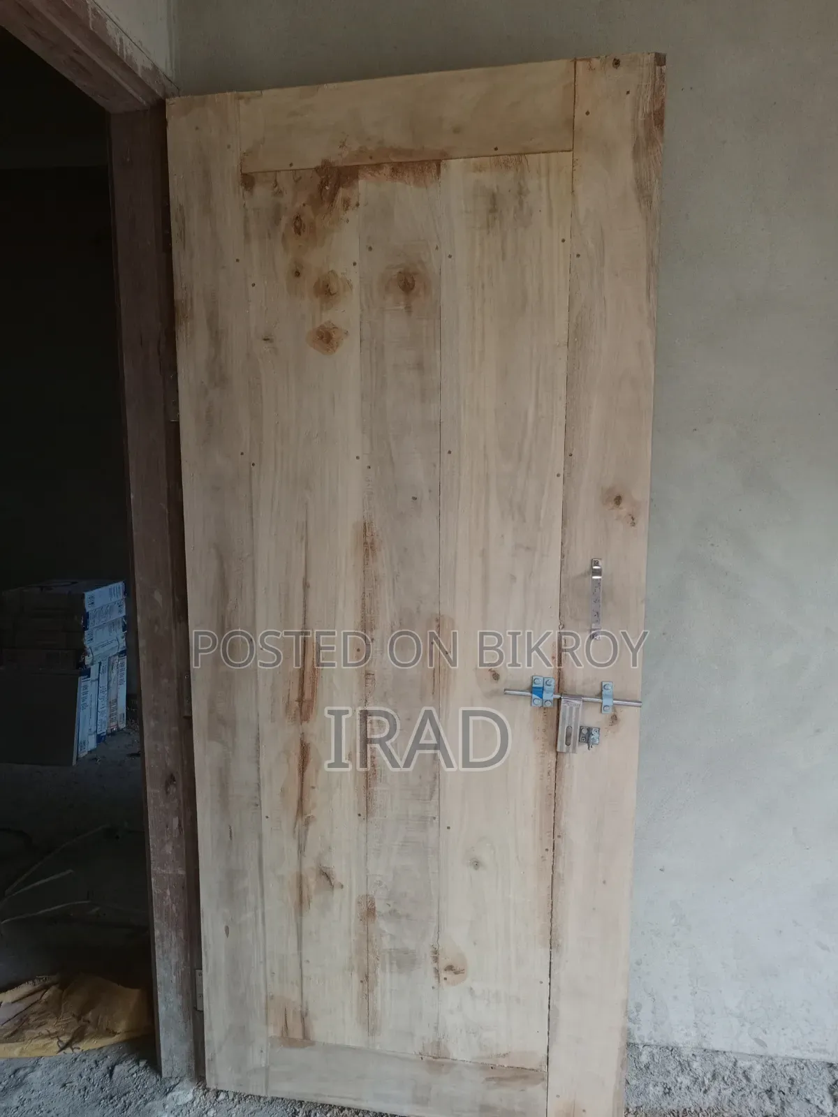 চৌকাঠ সহ দরজা