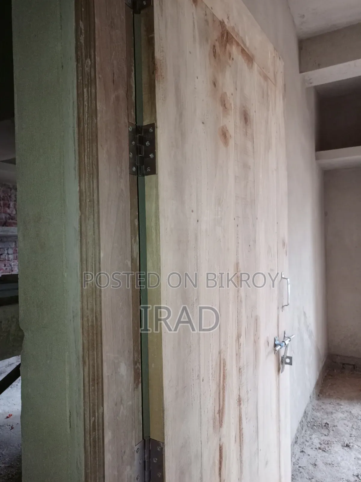 চৌকাঠ সহ দরজা