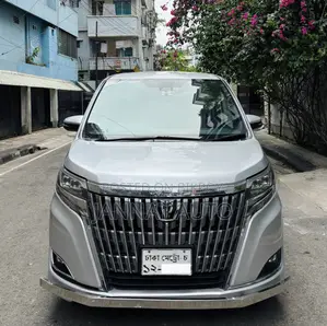 টয়োটা এস্কয়ার ২০১৮ সিলভার