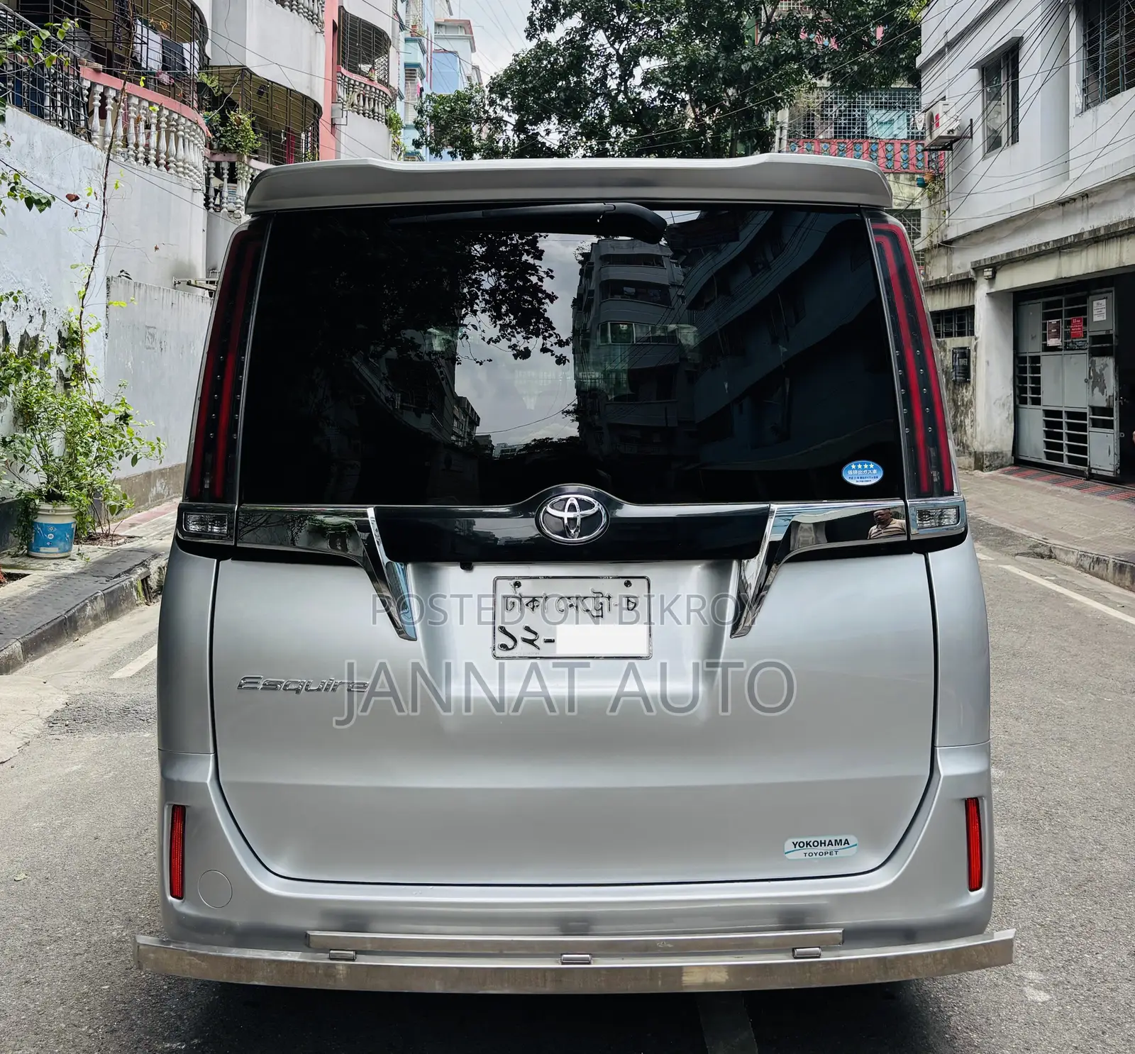 টয়োটা এস্কয়ার ২০১৮ সিলভার