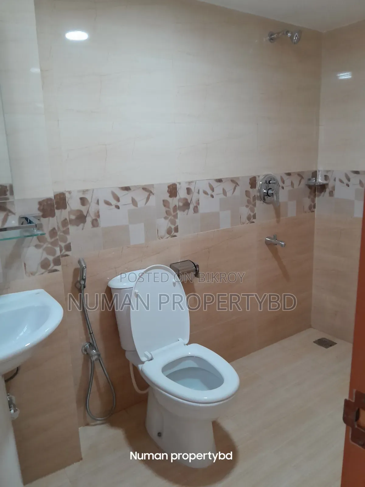4-bedroom Apartment in Numan Property Bd, Basundhara for rent