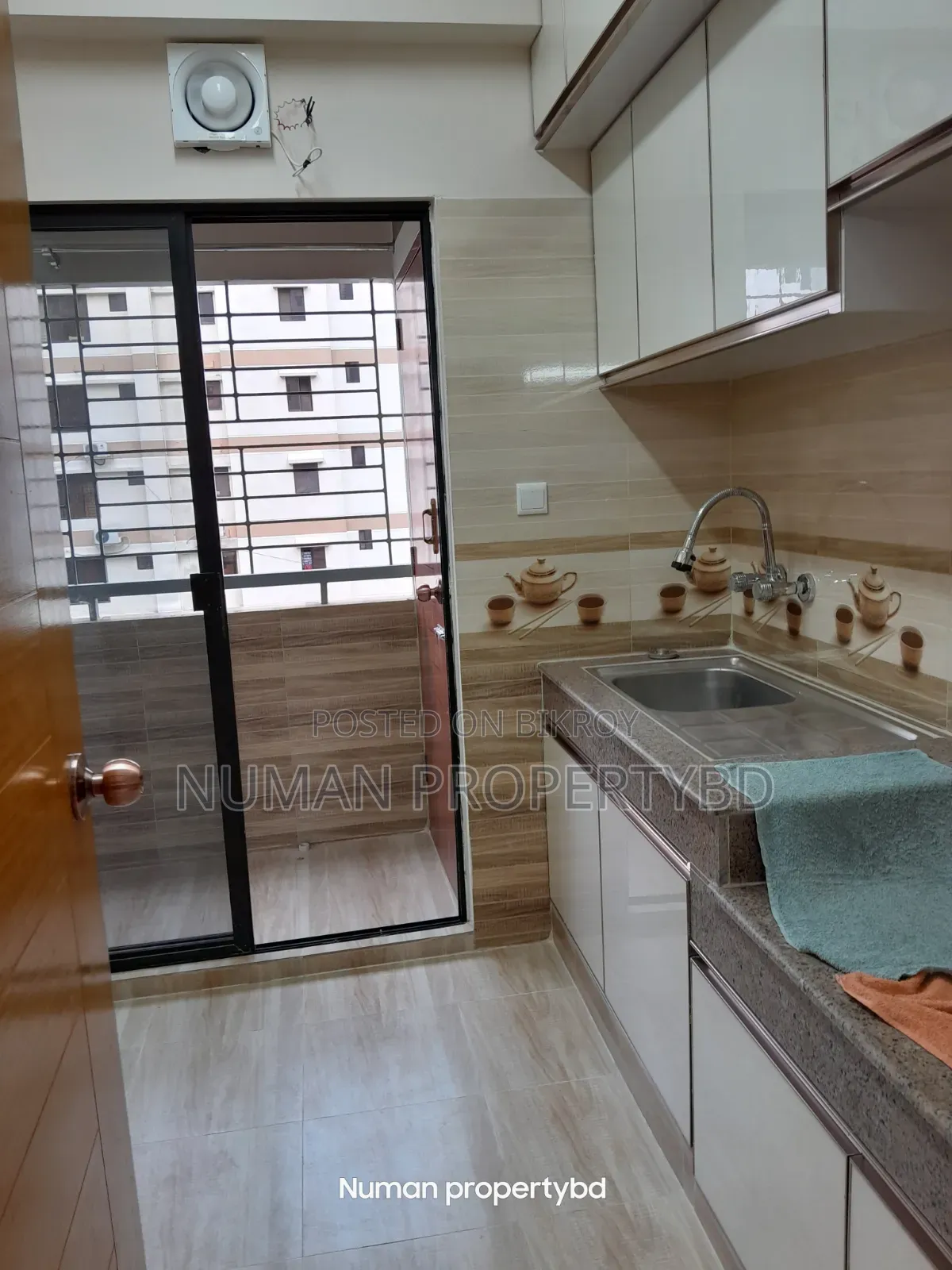 4-bedroom Apartment in Numan Property Bd, Basundhara for rent