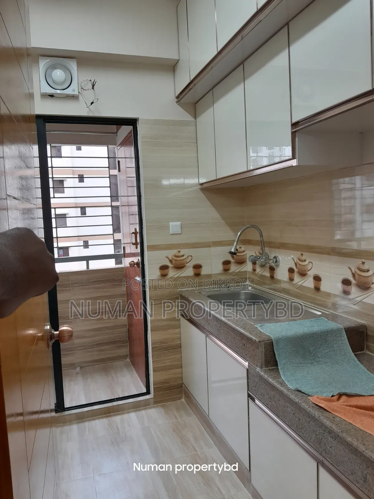 4-bedroom Apartment in Numan Property Bd, Basundhara for rent