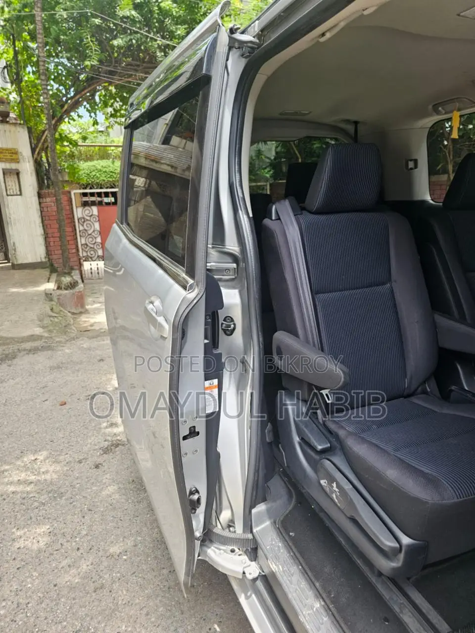 Toyota Esquire ১.৮ ফ্রন্ট হুইল ড্রাইভ হাইব্রিড (৭ সিটার) ২০১৮ সিলভার